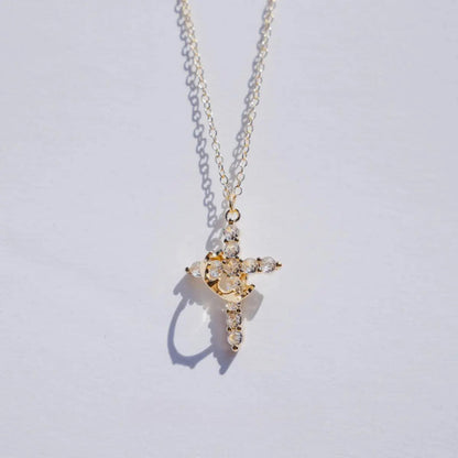 Collar Protector con Cruz y Corona